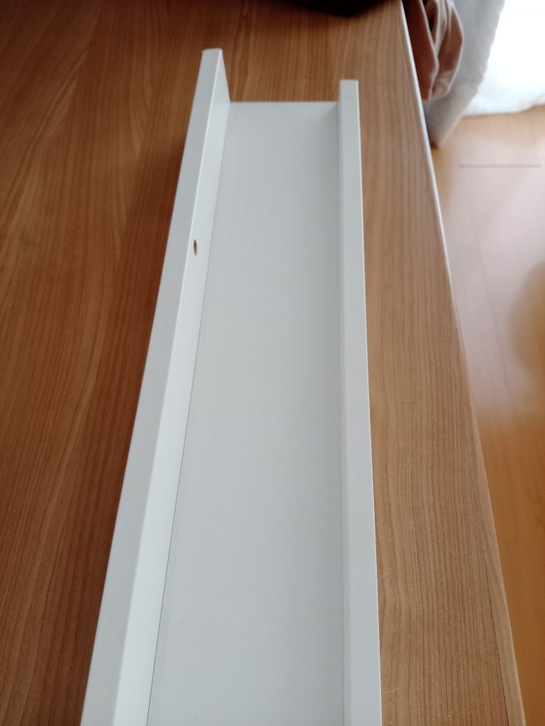 Prateleira de molduras ikea