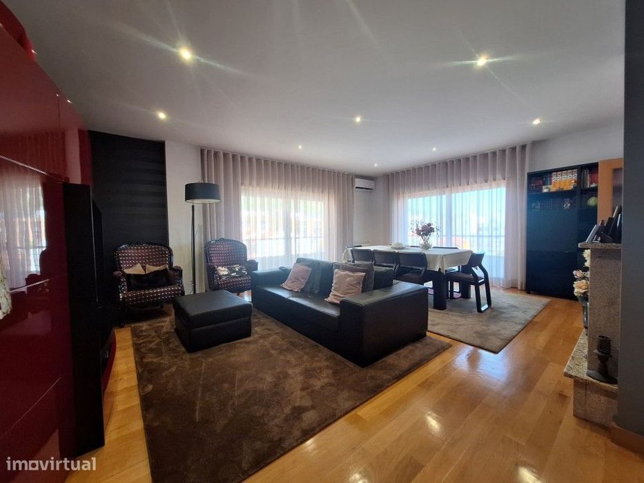 Fantástico Apartamento T3+1 Duplex com vista de mar na Areosa