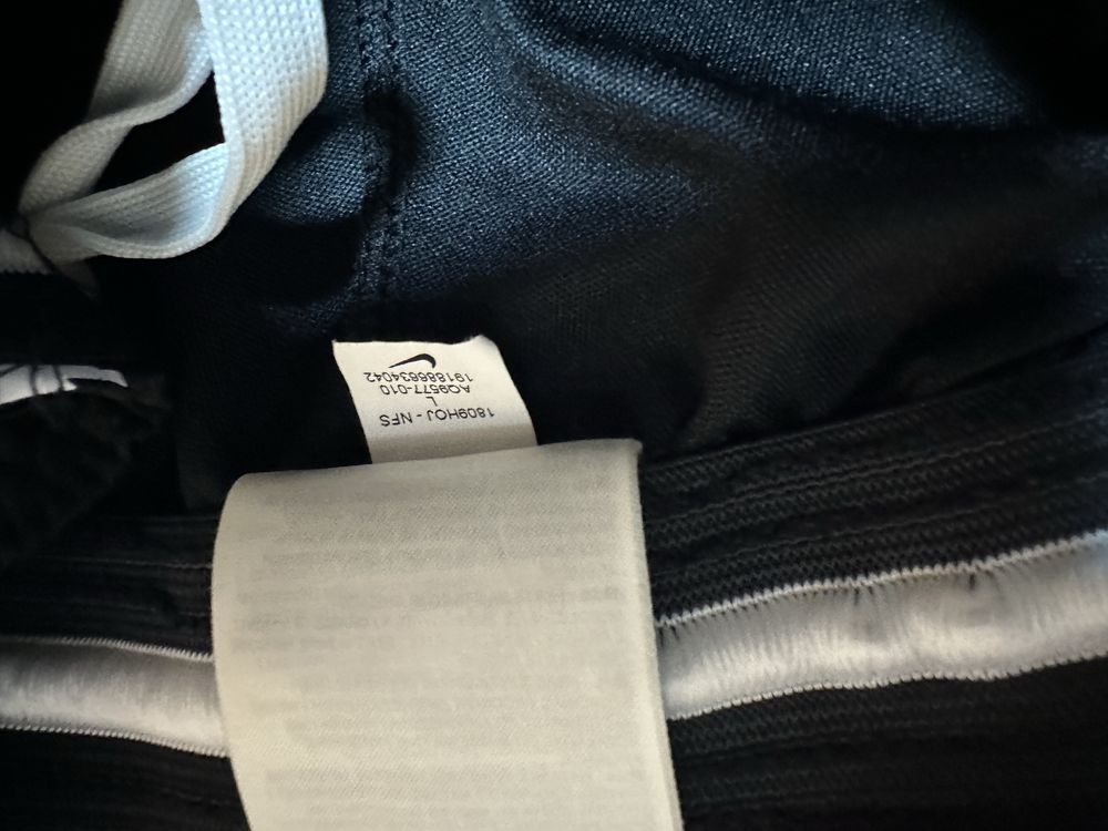 Продам оригінальний костюм Nike