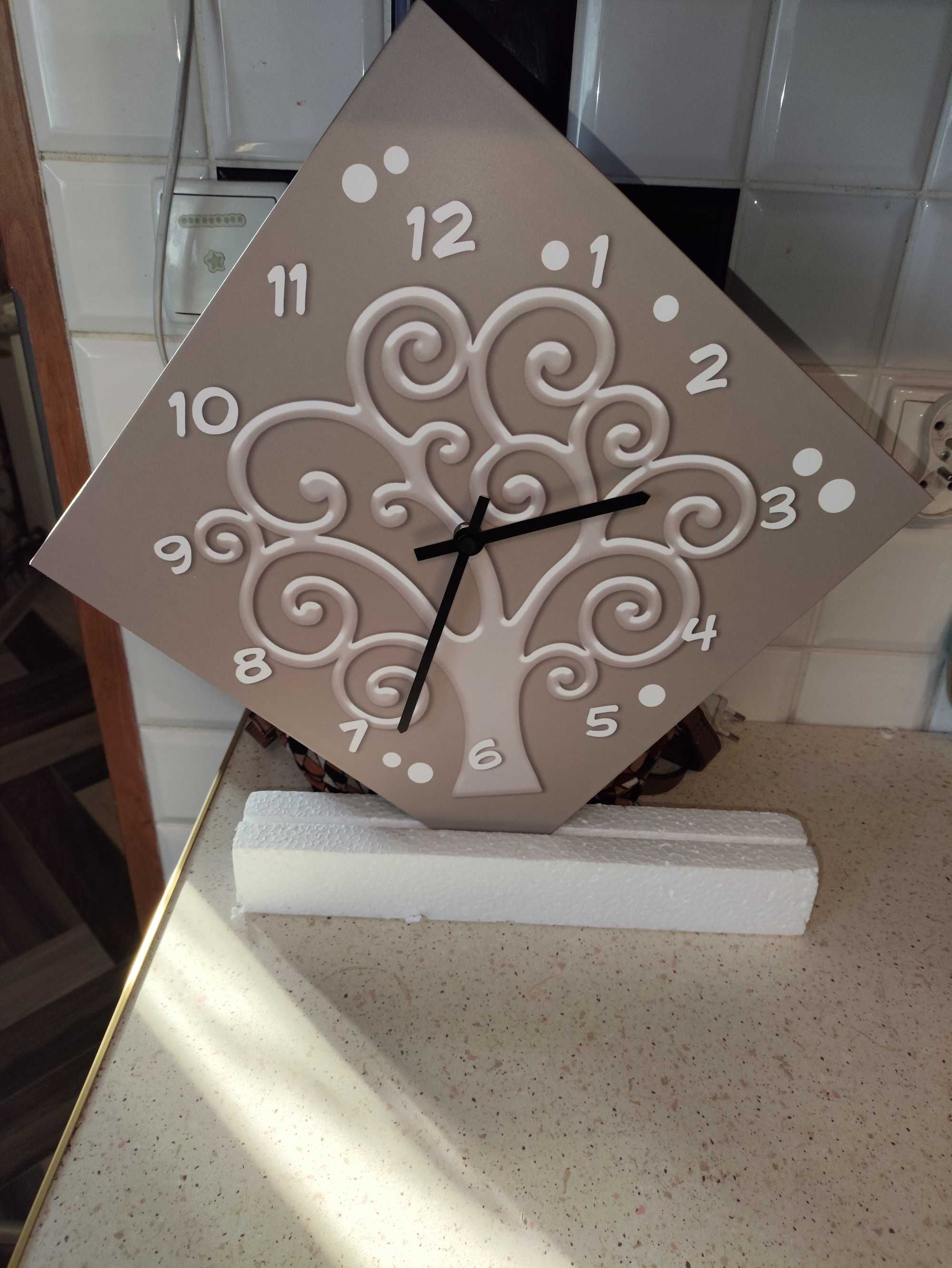 Nowy Zegar ścienny Mareli beżowy 42cm.