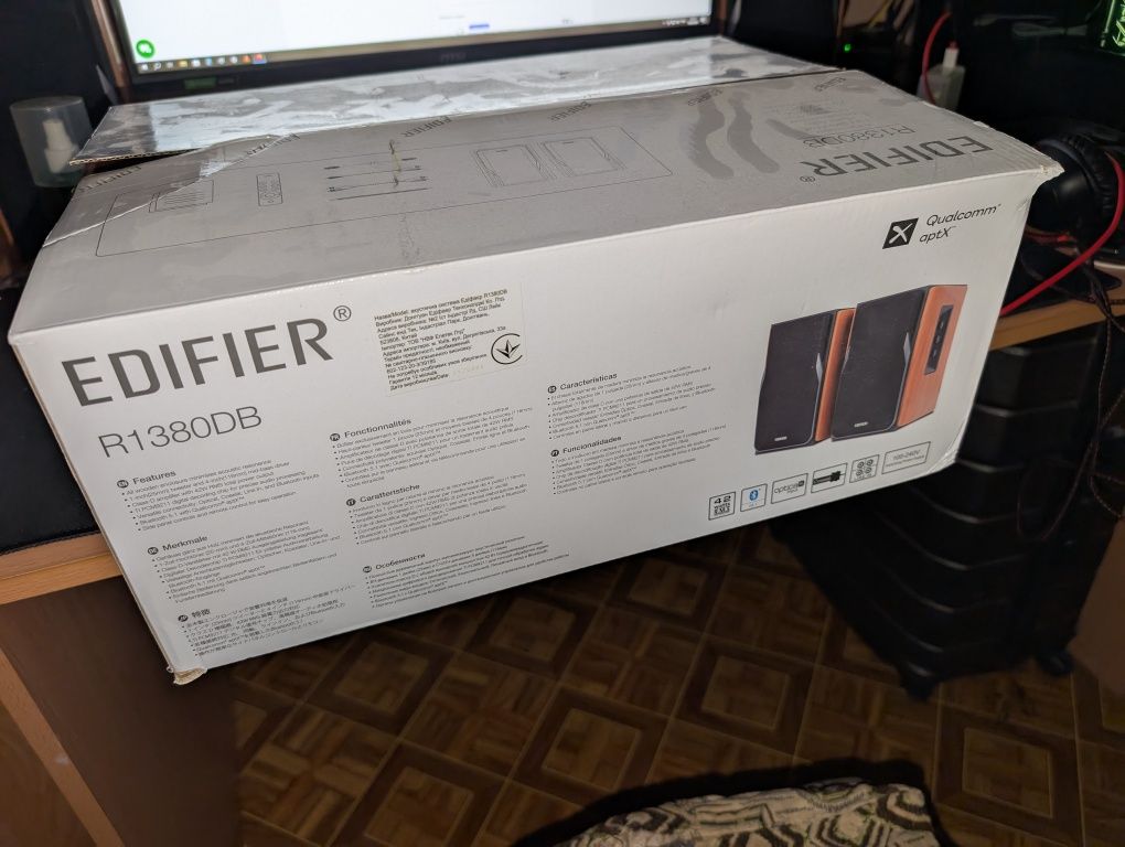 Edifier R1380DB.