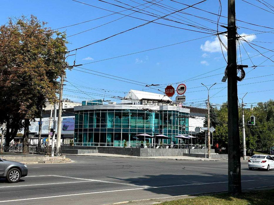 Здається приміщення в оренду в центрі міста.