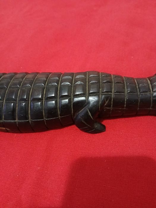Crocodilo em madeira Colonial