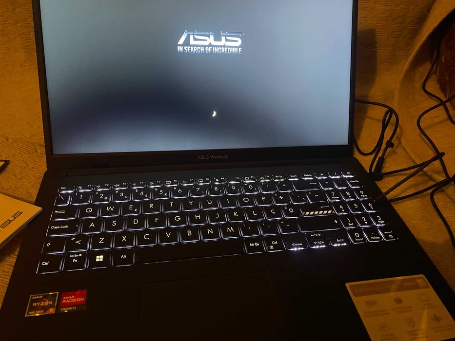 Portátil ASUS E1504FA-R57ALHDPB1