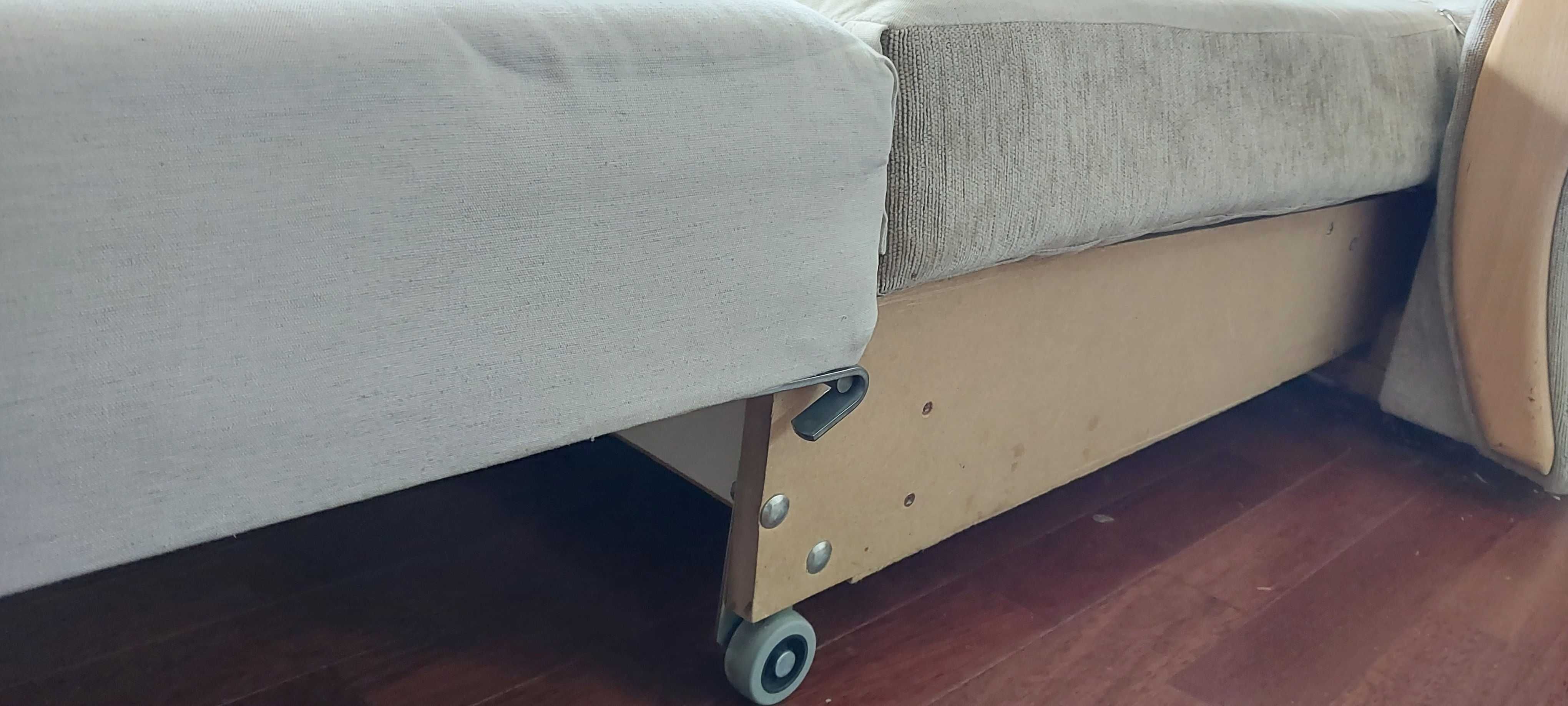 Beżowa rozkładana sofa z pojemnikiem (amerykanka) i fotel (Jagodno)