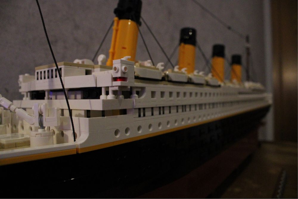 Lego set Titanic