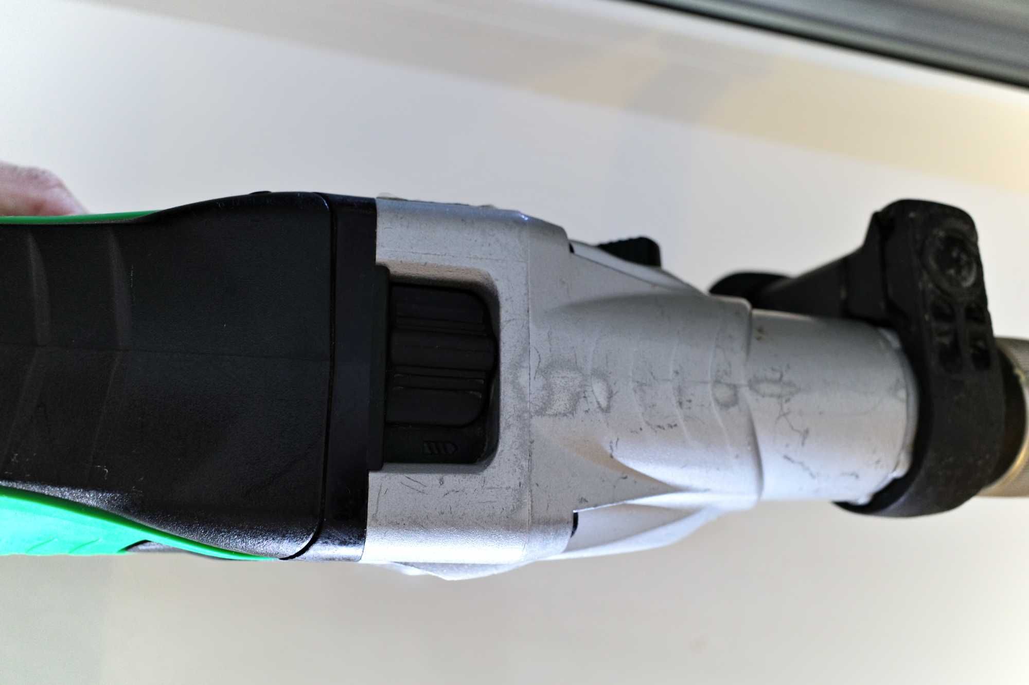 Дрель ударная Дриль ударний HITACHI DM  20V
