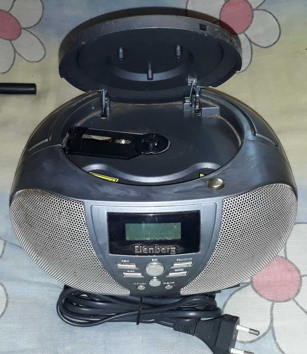 CD/Радио Магнитола/Плеер Кассетный.От сети и на батарейках.-3шт.разных