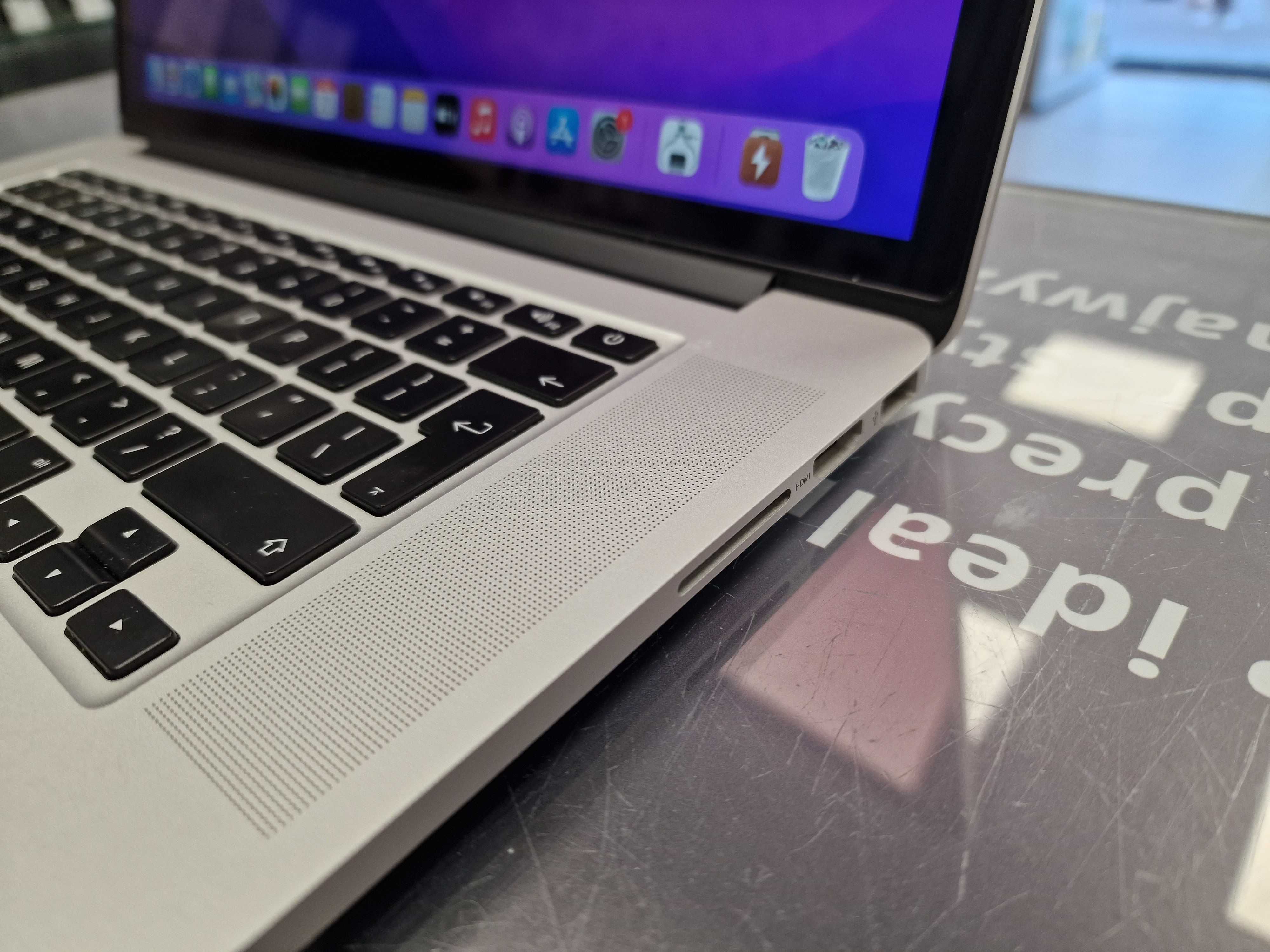 Macbook PRO 15 2015/ i7 2.50 GHz/ 16GB/ 256GB/ R9 M370X 2GB/ 159 cykli
