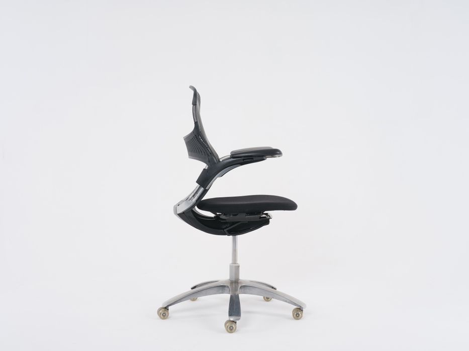 Cadeira modelo Generation by Knoll