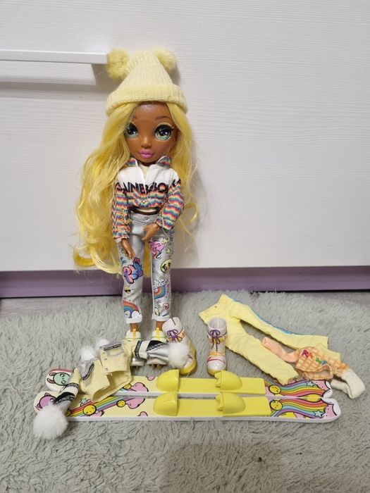 Rainbow High lalka Sunny Madison narty winter break