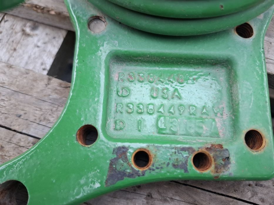Mocowanie do błotnika skrętne John Deere