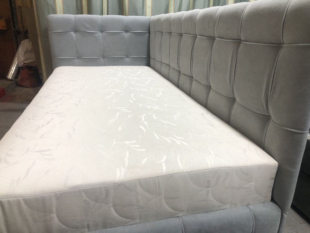 Ліжко односпальне 90х200,з підйомним матрацом ,диванчик
