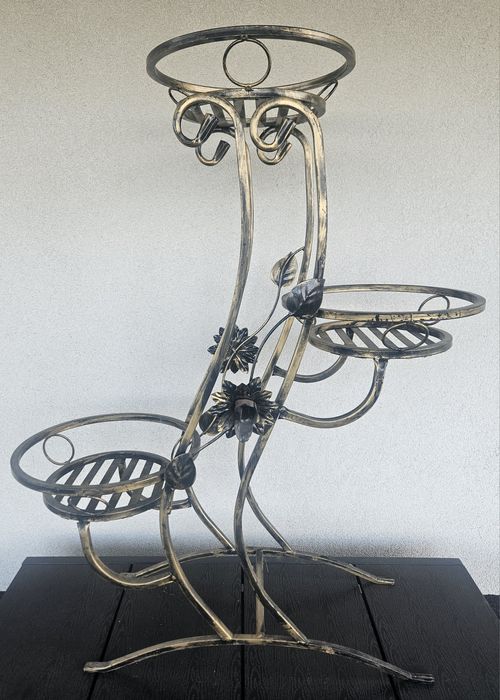 Kwietnik metalowy stojący tradycyjny na 3 kwiaty złota patyna