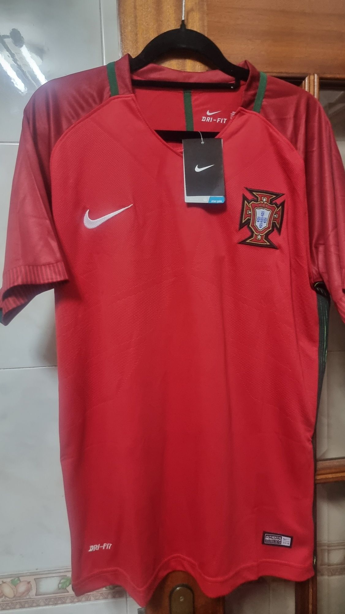 Camisola do ronaldo  portugal com os calcoes.