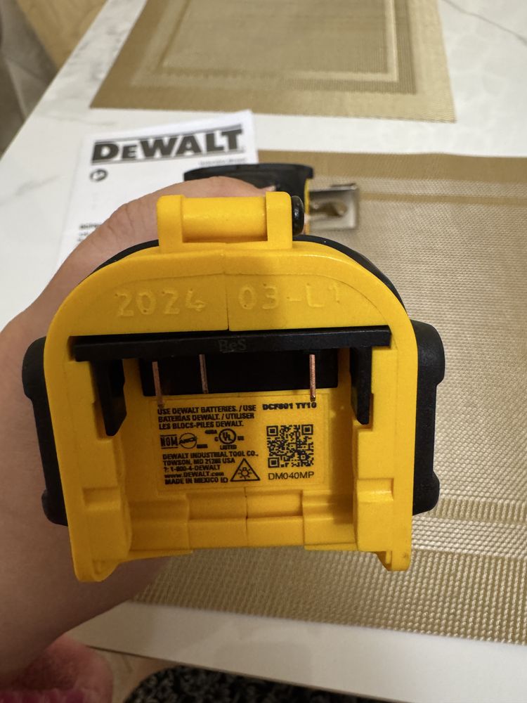 Ударний шуруповерт-гайковерт імпакт DeWALT DCF801 12V