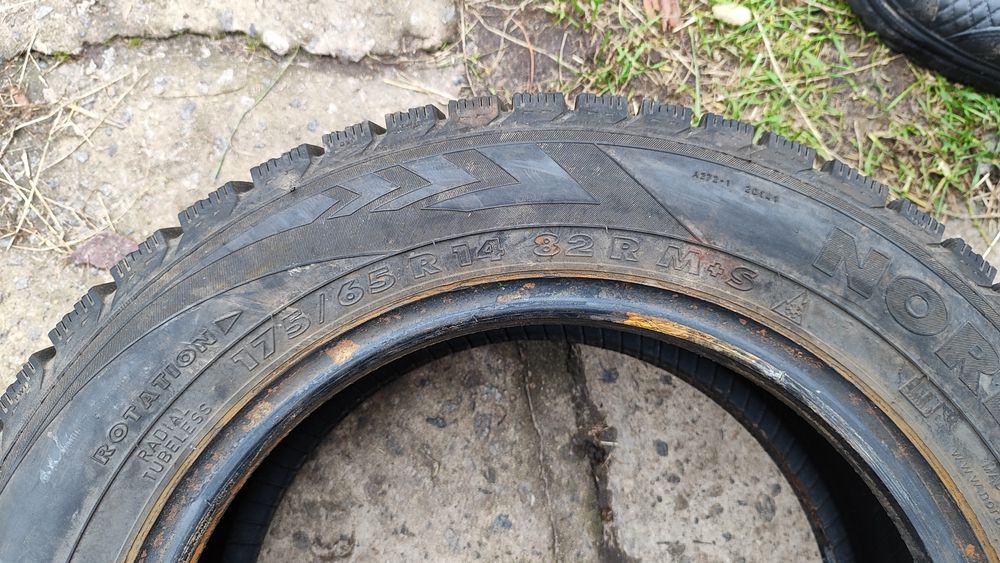 Продам зимову покришку Nordman 175/65/14