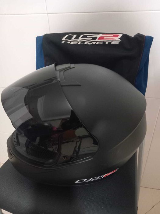 Capacetes L52 tamanho S e M