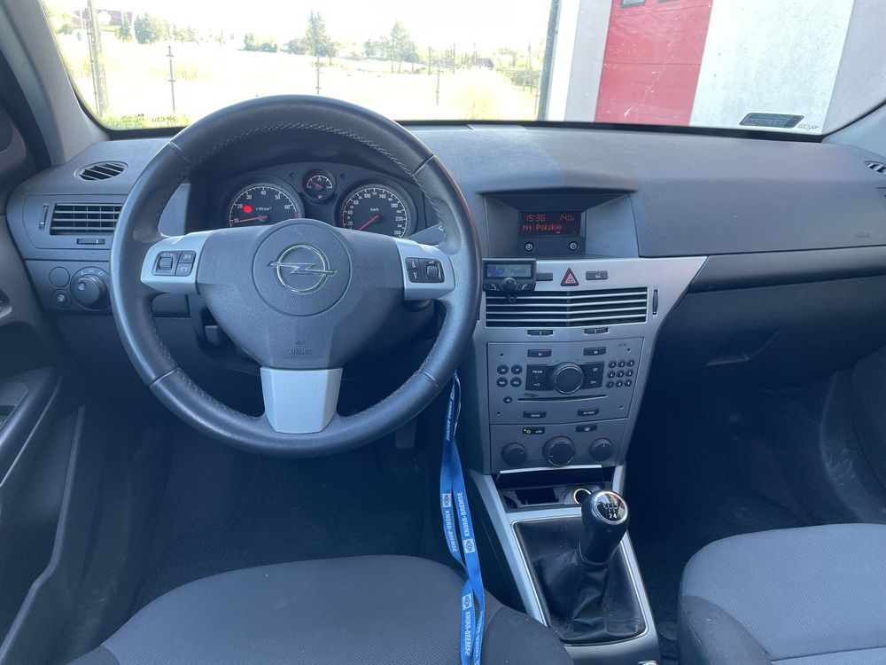 Opel Astra III H 1.6 115 kM Benzyna EcoTec 2011 rok Salon Polska