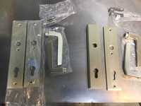 Klamka / szyld długi do drzwi zewnętrznych rozstaw 92mm satyna    2szt