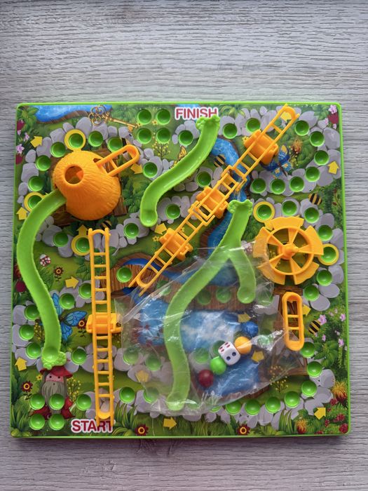 Гра настільна дитяча «змійки та драбинки»