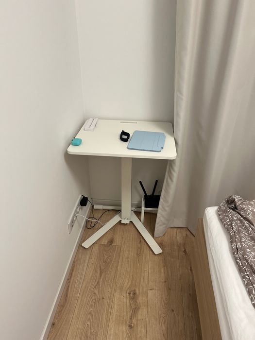 IKEA MITTZON Stolik z kółkami na laptop, biały, 66x50 cm