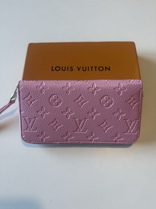 Różowy portfel Louis Vuitton