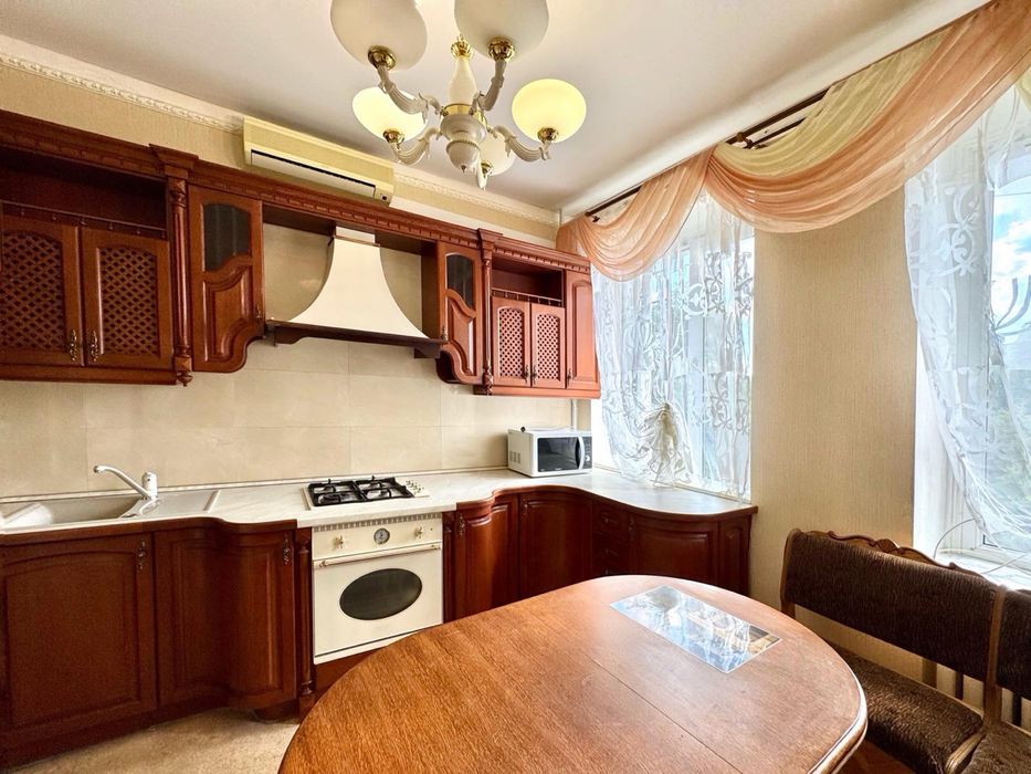 Здаю в оренду 3к квартиру в самому центрі міста. ц1