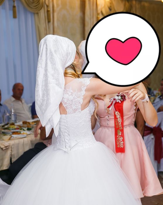 Продам весільну сукню