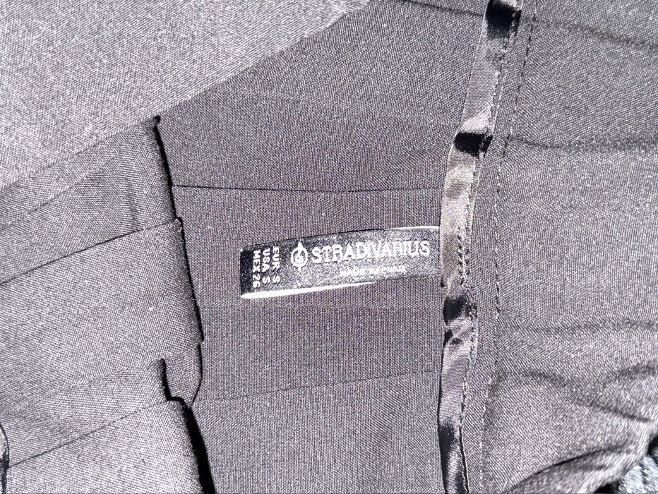 Чорна спідниця Stradivarius