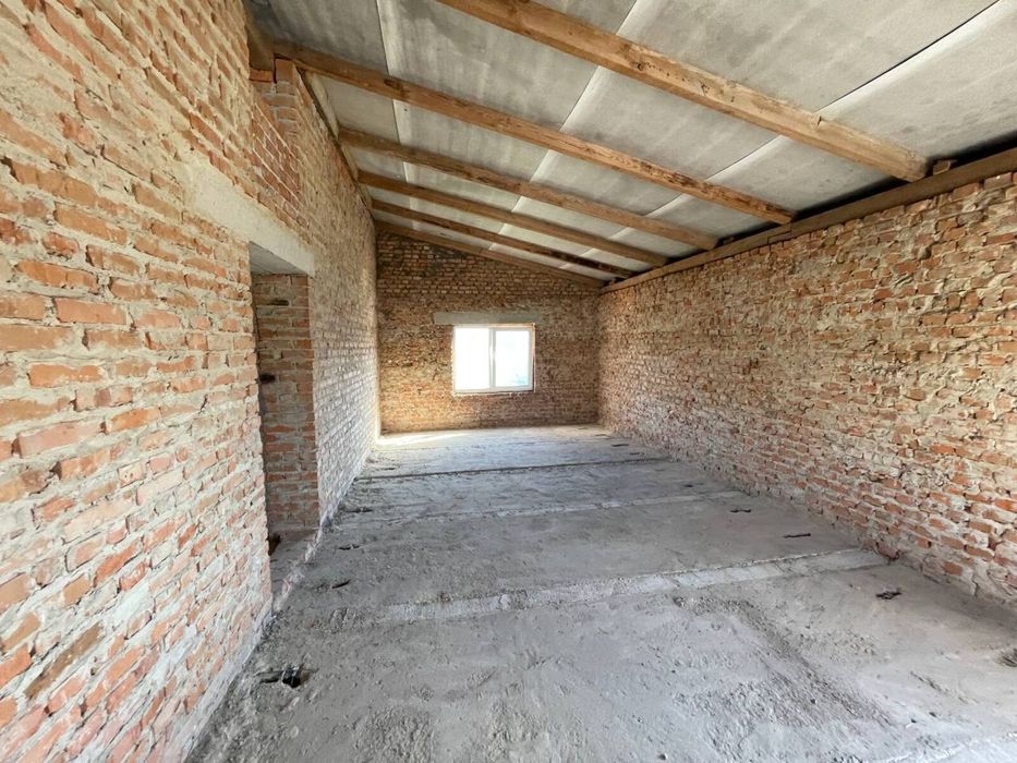 Продаж великого будинку у передмісті Тернополя