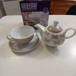 Zestaw dzbanek+filiżanka, porcelanowy.