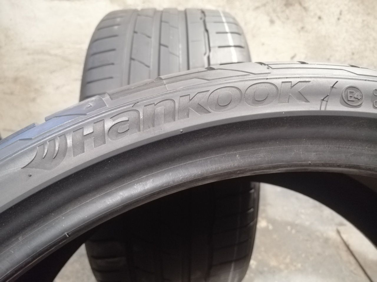 285/30ZR22 101Y Hankook Ventus S1 Evo3 AO