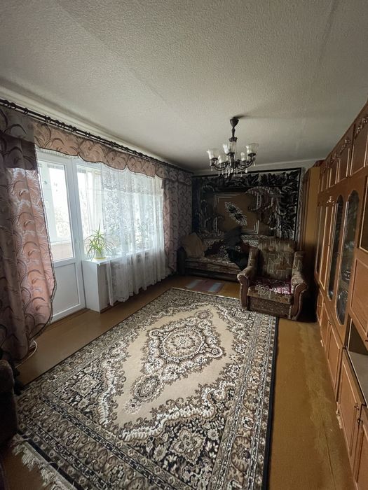 Продам двокімнатну квартиру в центрі