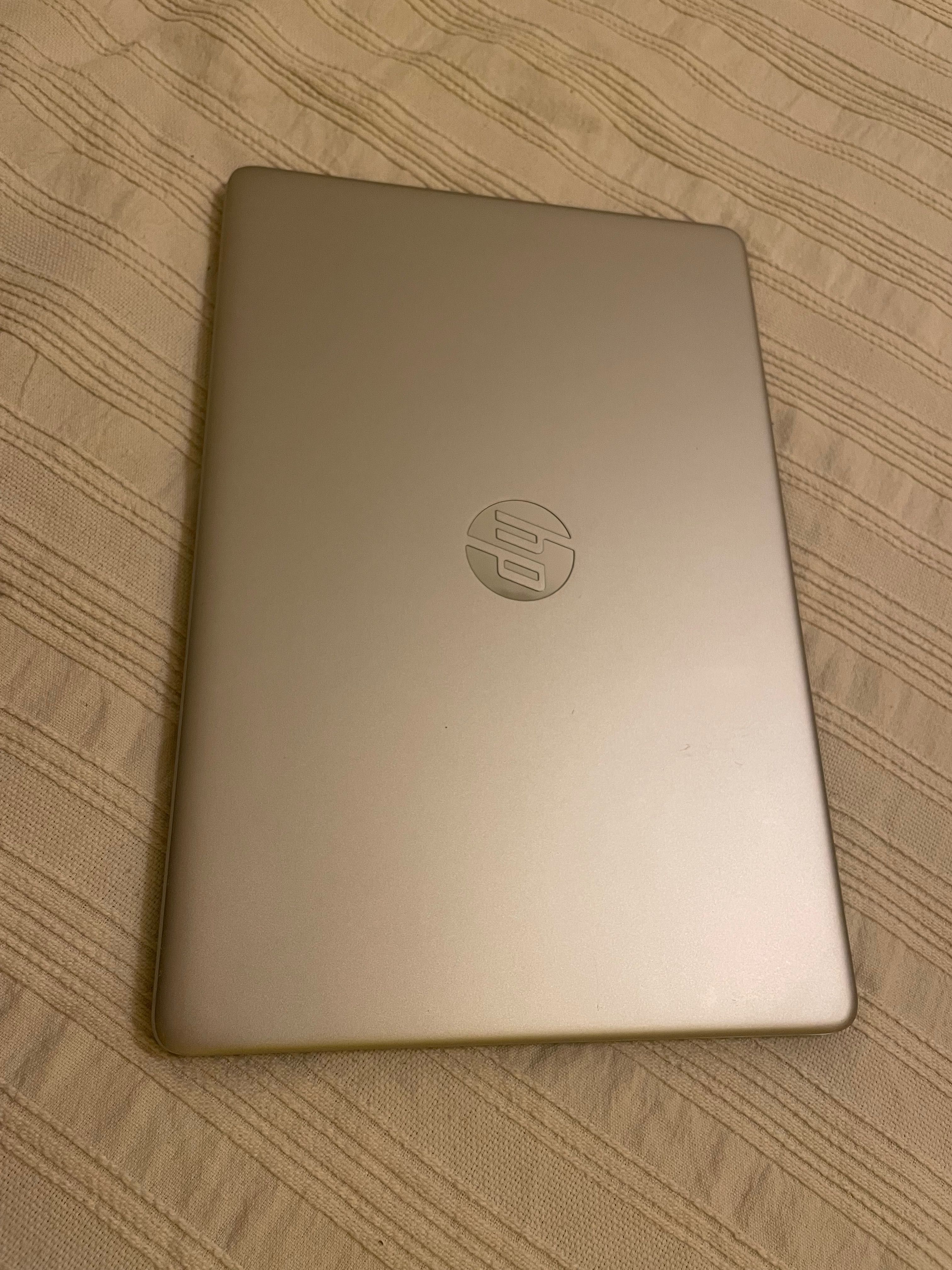 laptop HP 15s Ryzen 5, 8GB RAM, SSD 512GB do pracy i nauki