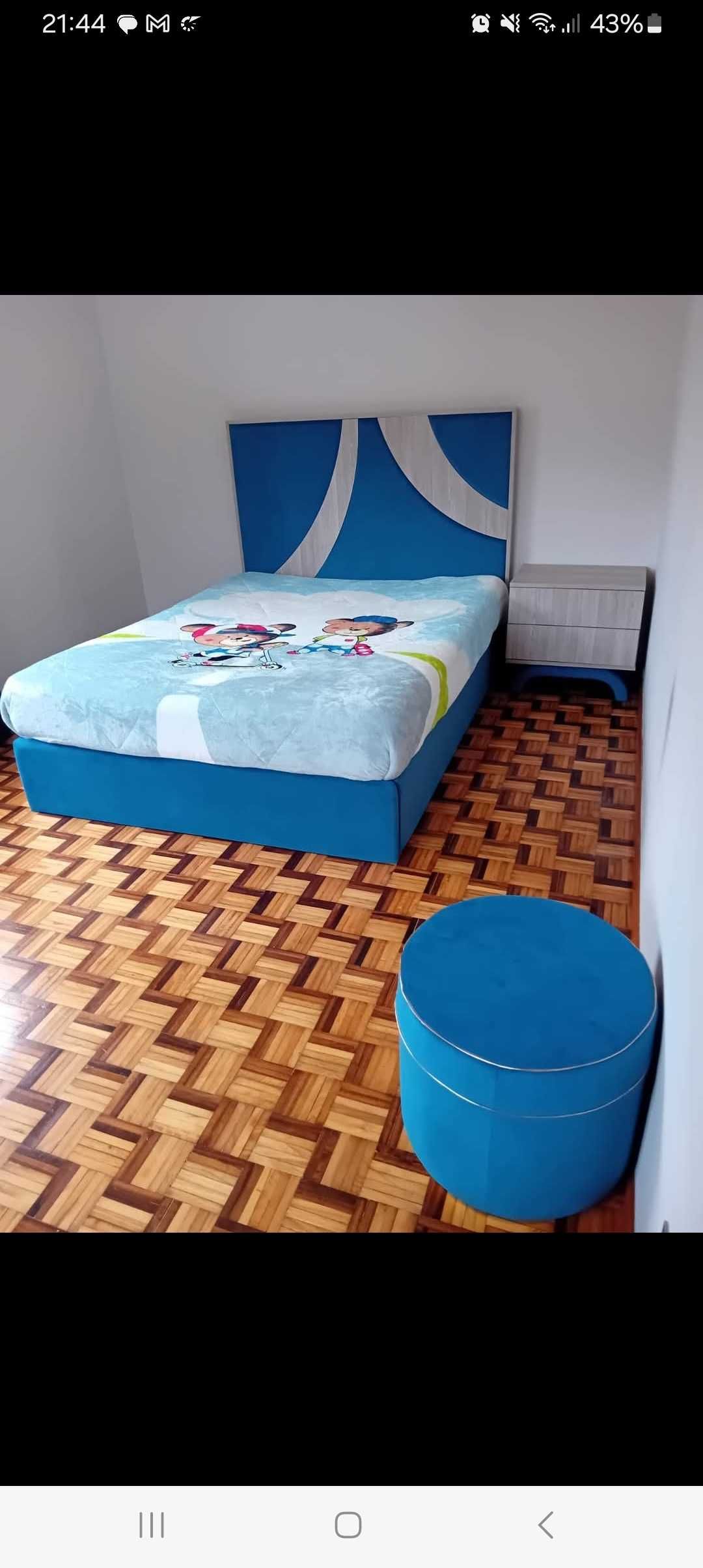 Cama ,mesa cabeceira,puff