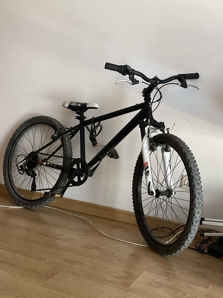 Bicicleta BTwin Rodas 24 - Usada, em bom estado
