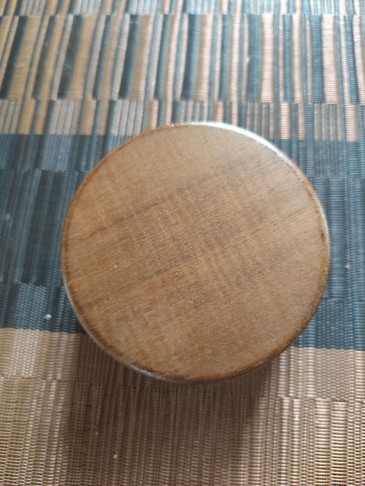 Cinzeiro em madeira e metal fechado