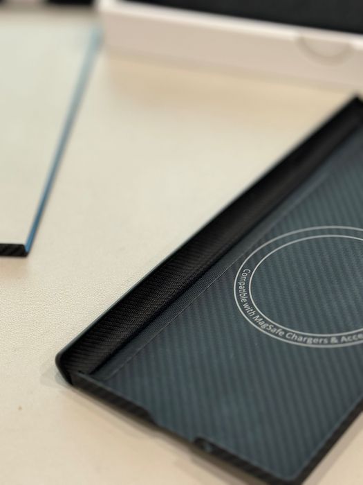 Карбоновый чехол Fold 7 c защитой шарнира и MagSafe