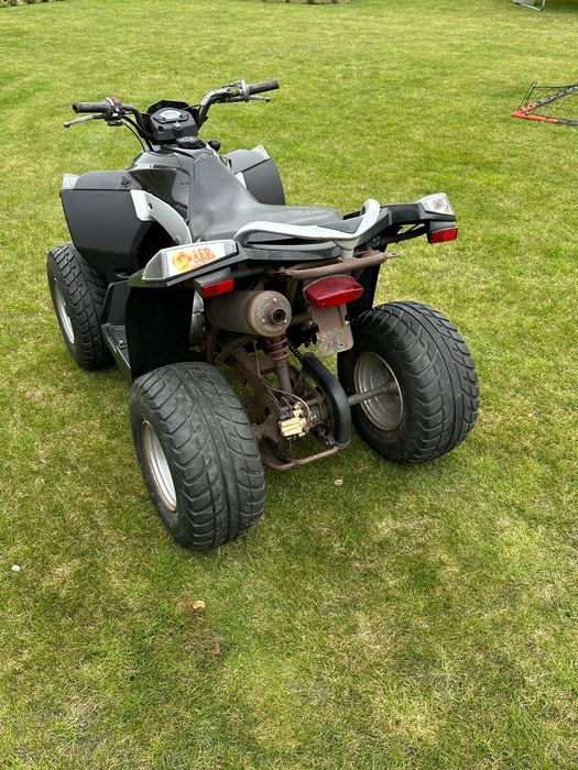 Quad E-ton 250 L7e z papierami