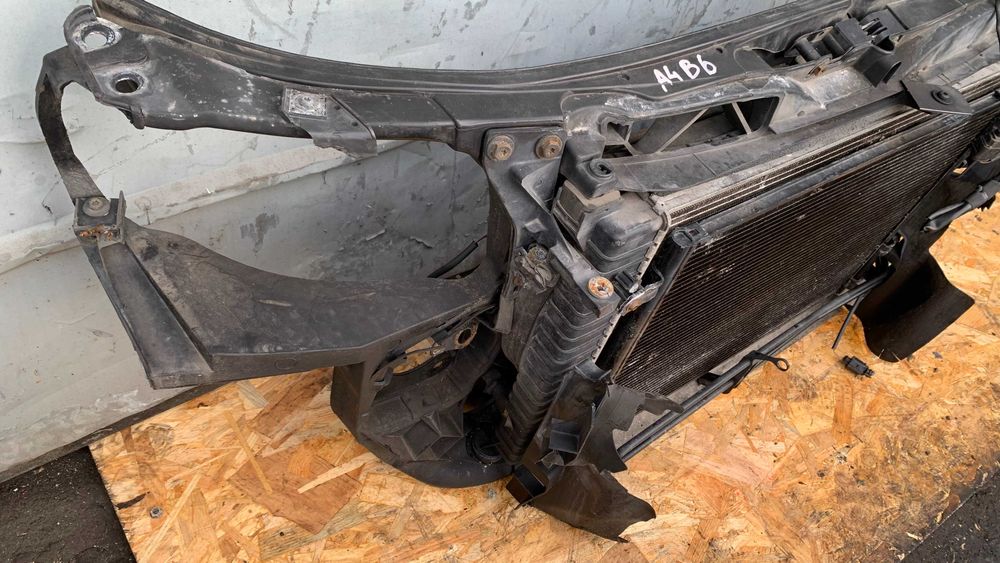 Audi A4 B6 Pas Przedni Chłodnica Wody Klimatyzacji Wentylator