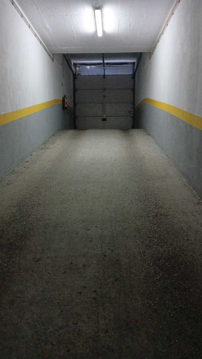 Arrenda lugar estacionamento parqueamento Estrada Falagueira Amadora