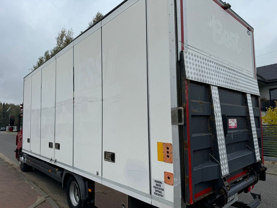 Zabudowa izoterma otwierany bok,Mercedes Atego,Kompletna z windą;7.40m