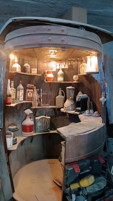 Bar e garrafeira em pipo enorme