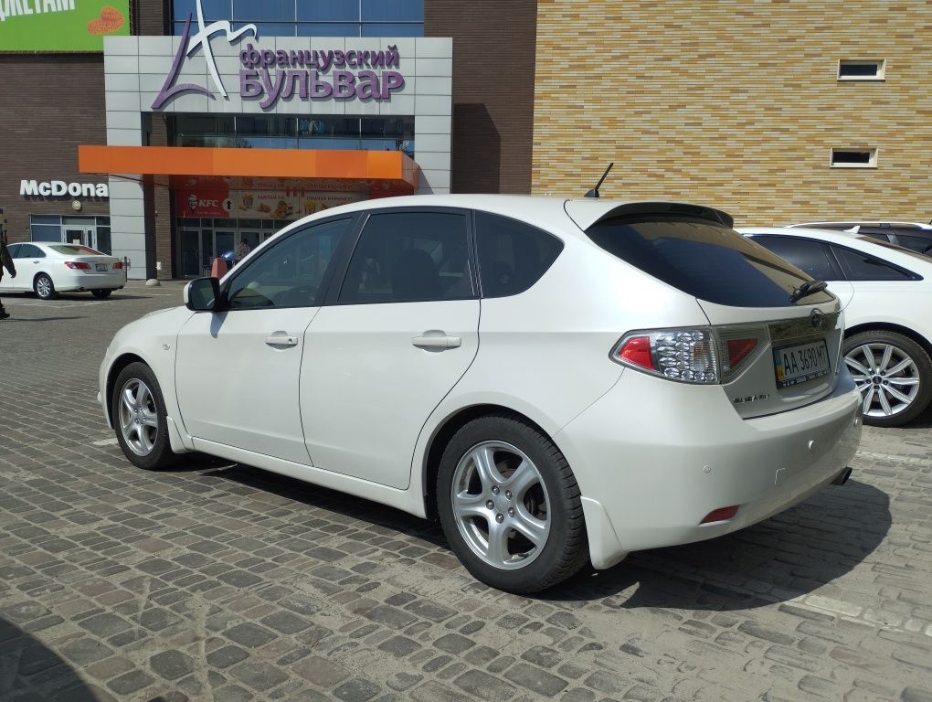 Subaru Impreza 2л, автомат, полный привод, в идеале