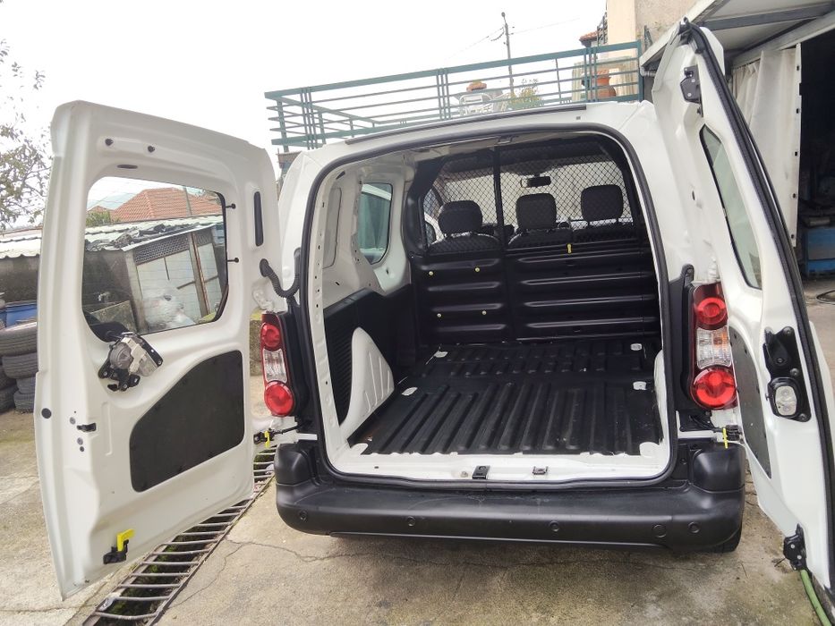 Citroën Berlingo de 2013  muito impecável revisão feita..1.6 HDI 90 cv