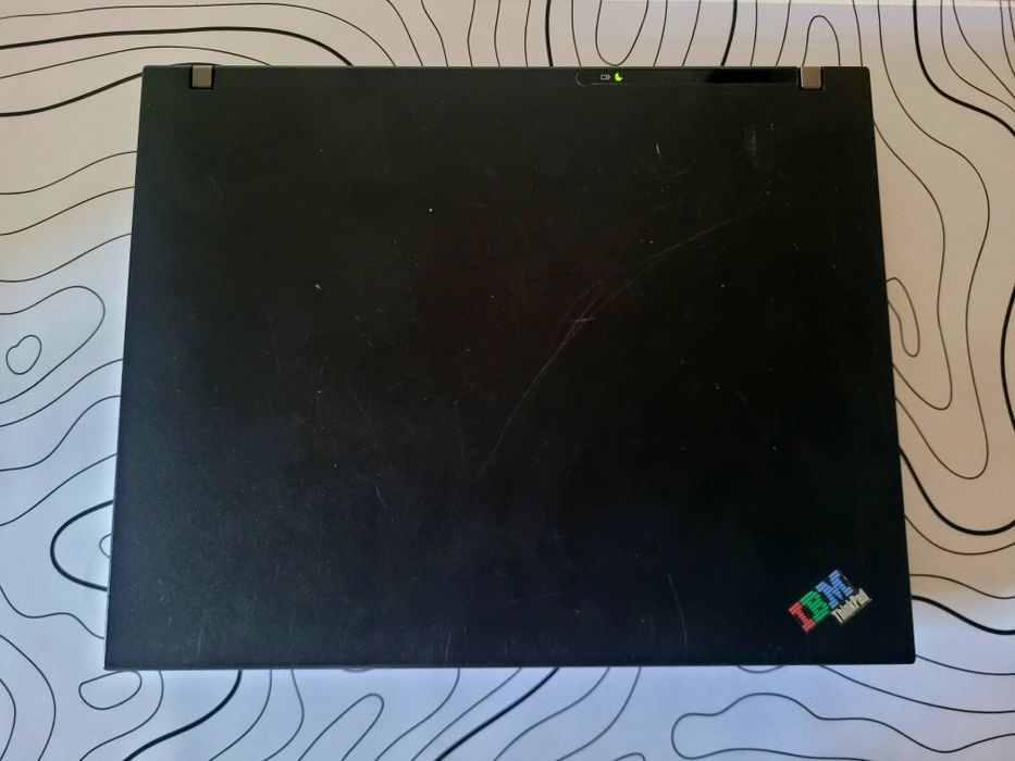 Retro laptop IBM ThinkPad R50e
