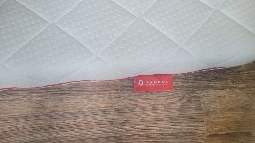 Łóżko tipi z materacem