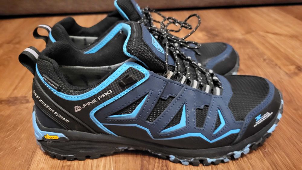 Продаю оригінальне спортивне взуття AlpinePro Xtrime