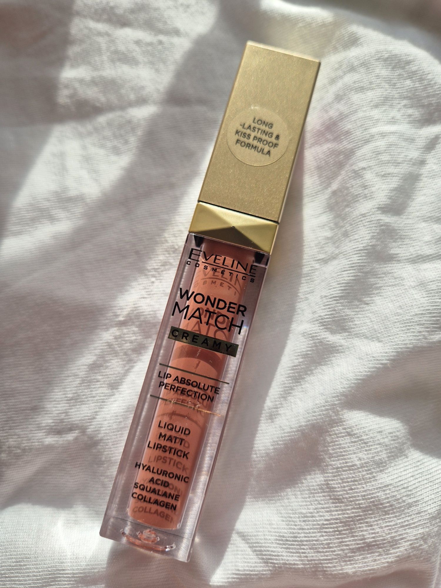 Eveline Wonder Match, Matowa pomadka w płynie, odcień 11 Milky Nude